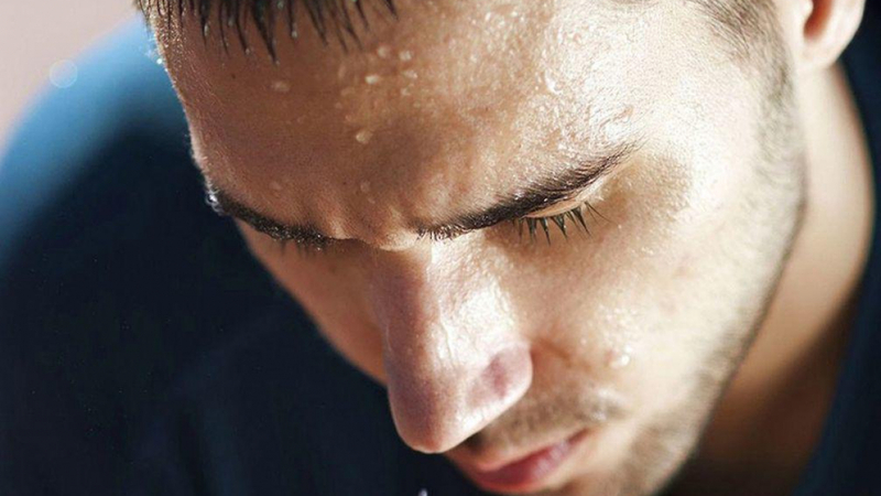 cơ thể ra mồ hôi nhiều bất thường