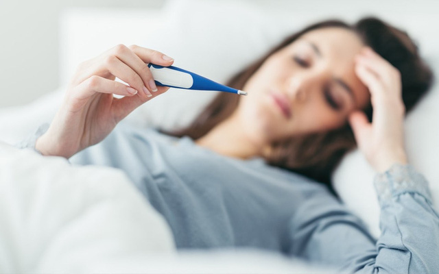 sốt là một trong những dấu hiệu của bệnh thấp tim